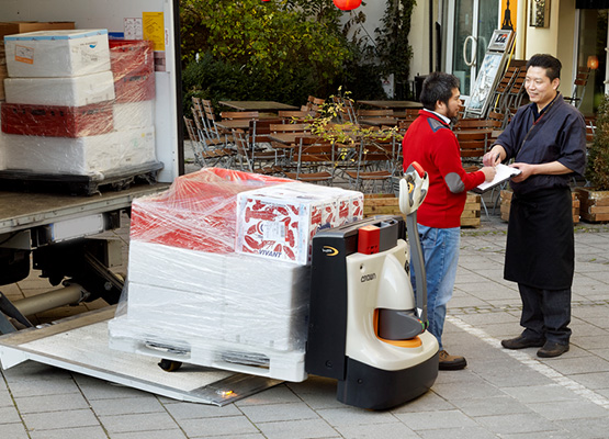 pallet truck on tail lift 