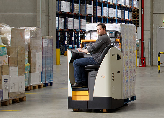 electric pallet truck in transport application 